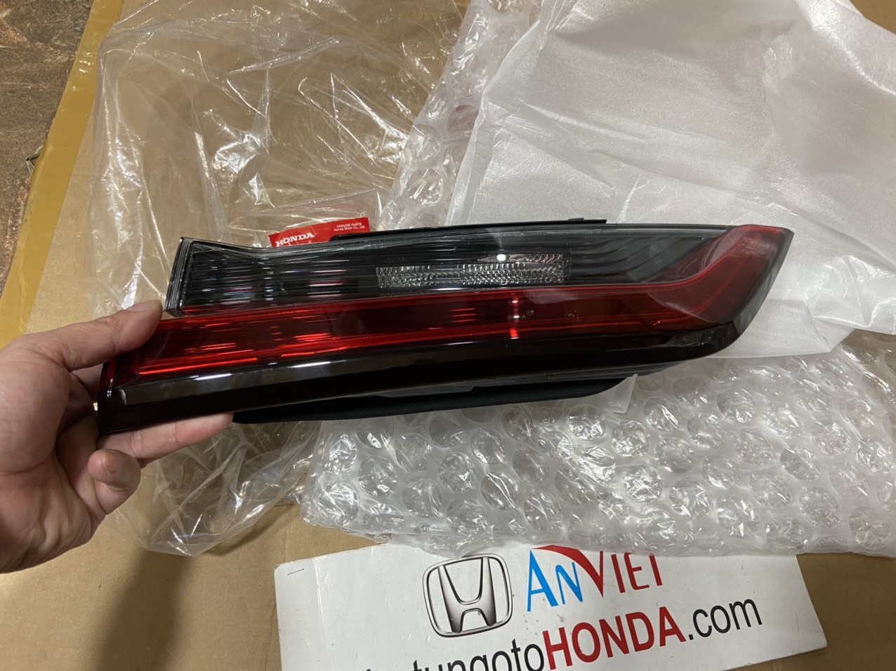 Đèn hậu miếng trong xe Honda CRV 2021-2022